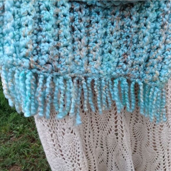 HANDMADE Absolutely Gorgeous & Soft Aqua/Tan/White X-Large Wrap w/Pockets Fringe - Picture 2 of 11